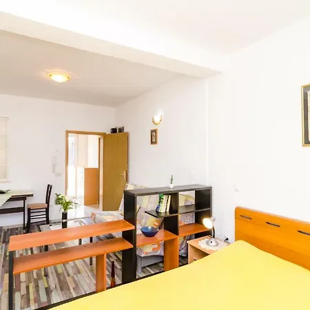 Apartment Kalipso 1 *